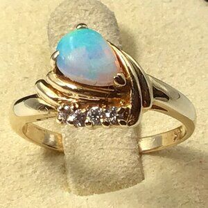 14K Yellow Gold Opal And Diamond Ring 2.3 Grams Size 5.25